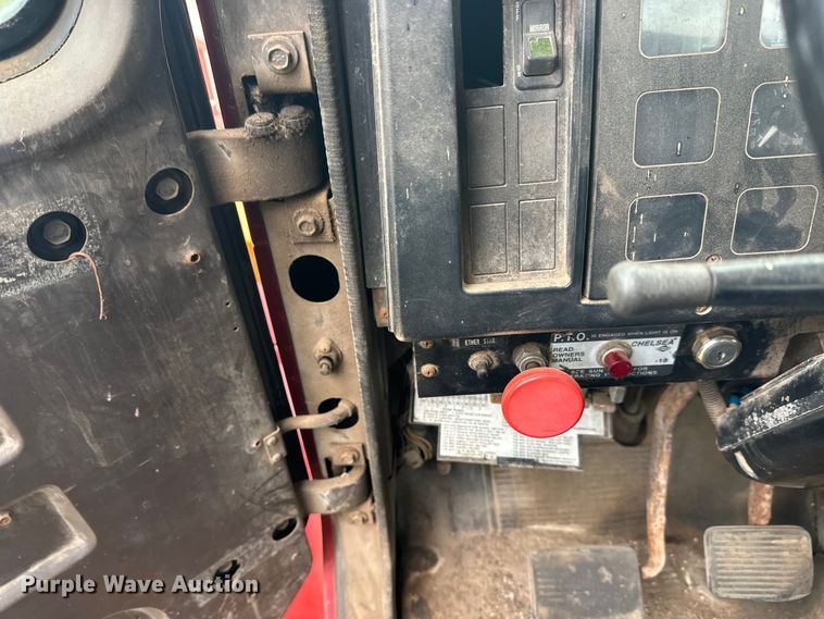 image for item EL0049 1991 International 4700LP hook lift truck