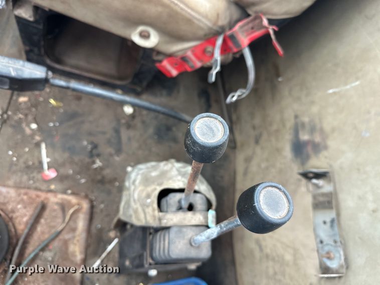 image for item EL0049 1991 International 4700LP hook lift truck