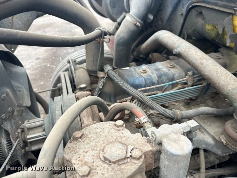 image for item EL0049 1991 International 4700LP hook lift truck