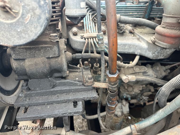 image for item EL0049 1991 International 4700LP hook lift truck