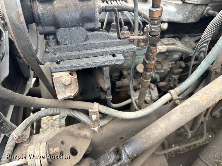 image for item EL0049 1991 International 4700LP hook lift truck