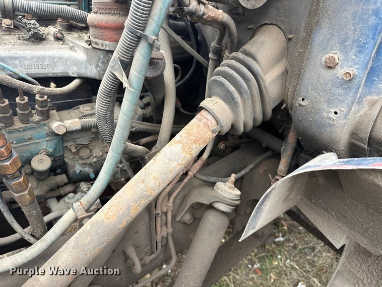 image for item EL0049 1991 International 4700LP hook lift truck