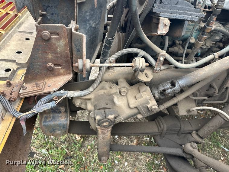 image for item EL0049 1991 International 4700LP hook lift truck