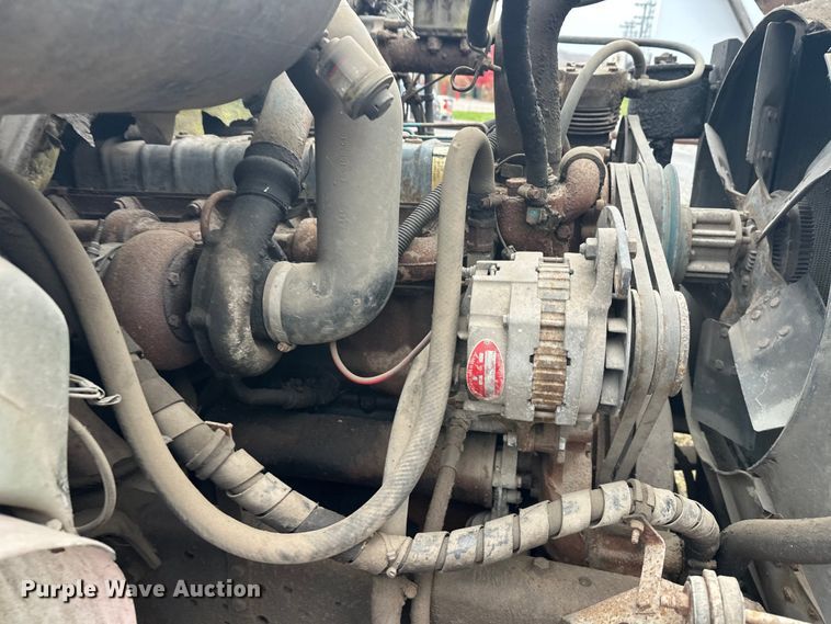 image for item EL0049 1991 International 4700LP hook lift truck