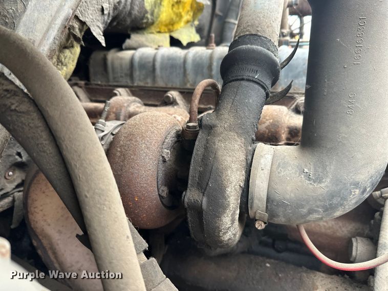 image for item EL0049 1991 International 4700LP hook lift truck