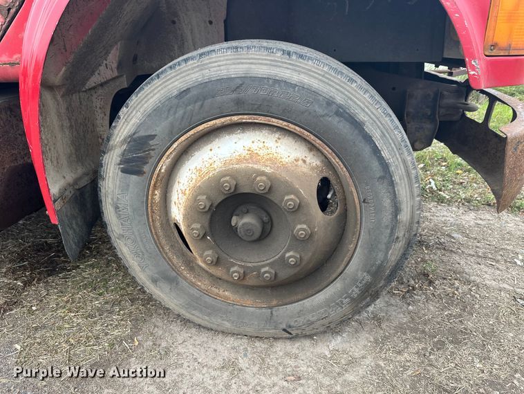 image for item EL0049 1991 International 4700LP hook lift truck