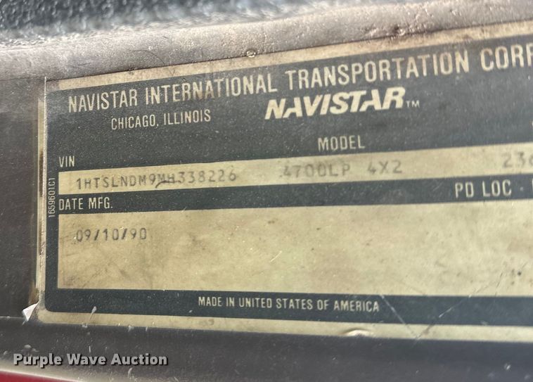 image for item EL0049 1991 International 4700LP hook lift truck