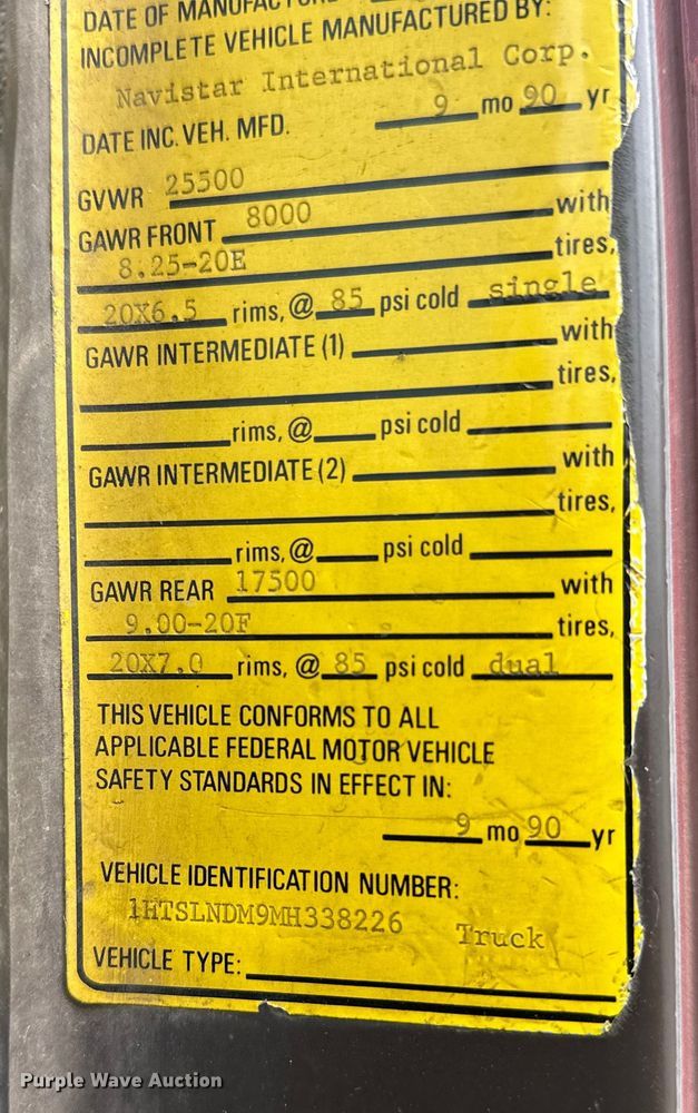 image for item EL0049 1991 International 4700LP hook lift truck