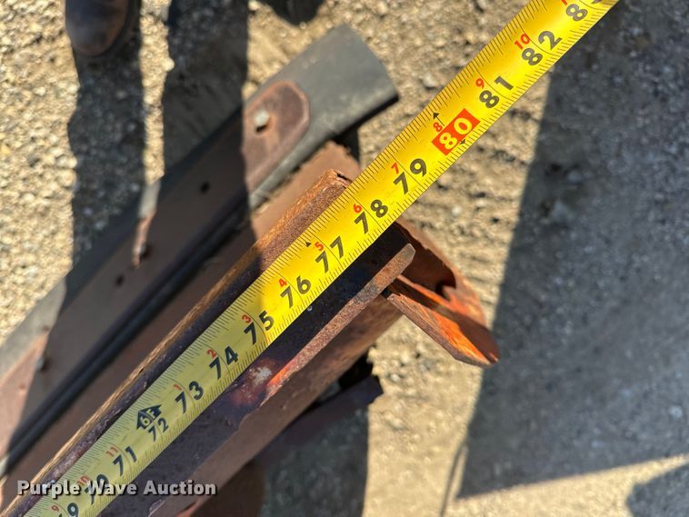 image for item EL0064 Skid steer snow plow