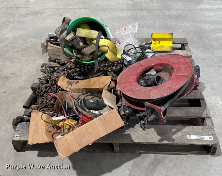 image for item EM2409 Assorted tools