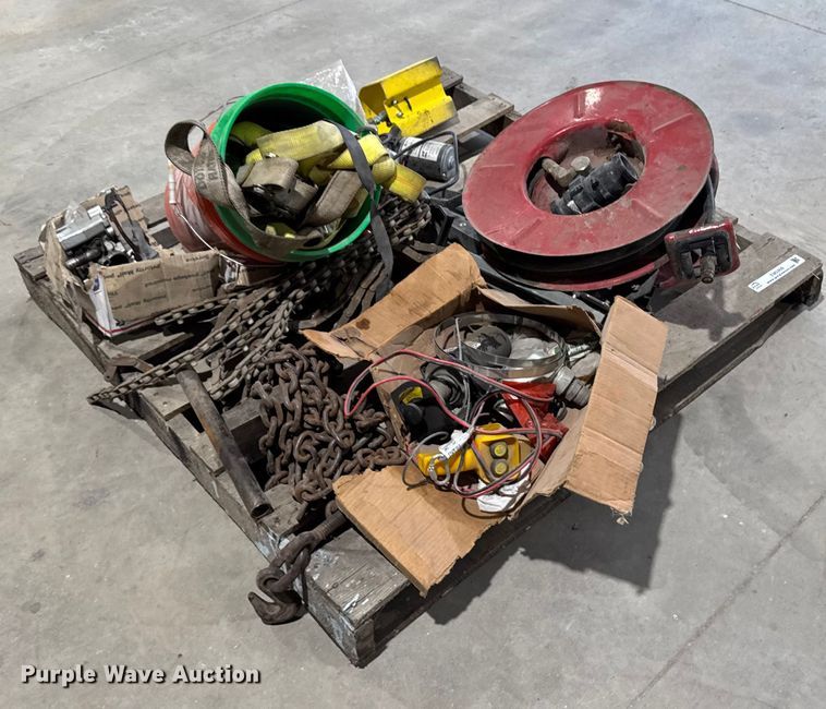 image for item EM2409 Assorted tools