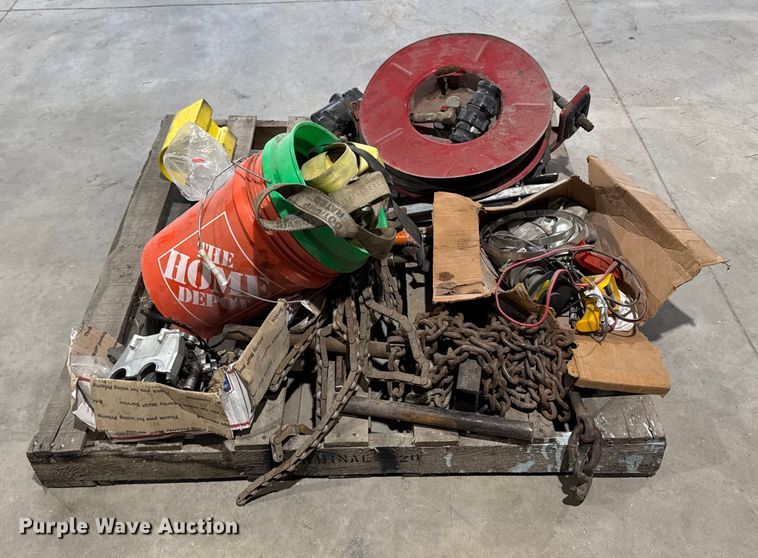 image for item EM2409 Assorted tools