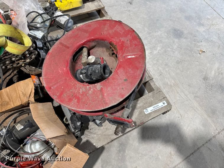 image for item EM2409 Assorted tools