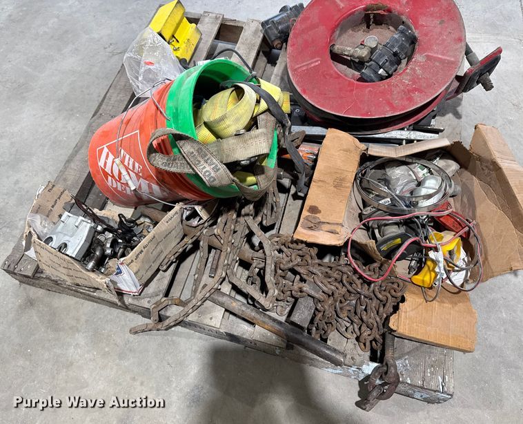 image for item EM2409 Assorted tools