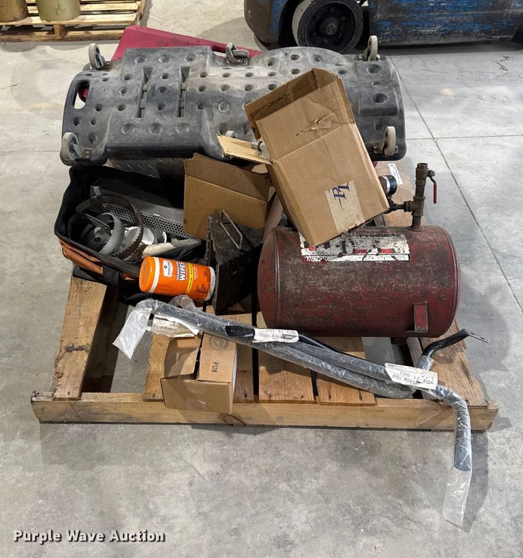 image for item EM2411 Assorted tools