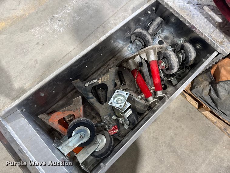 image for item EM2411 Assorted tools