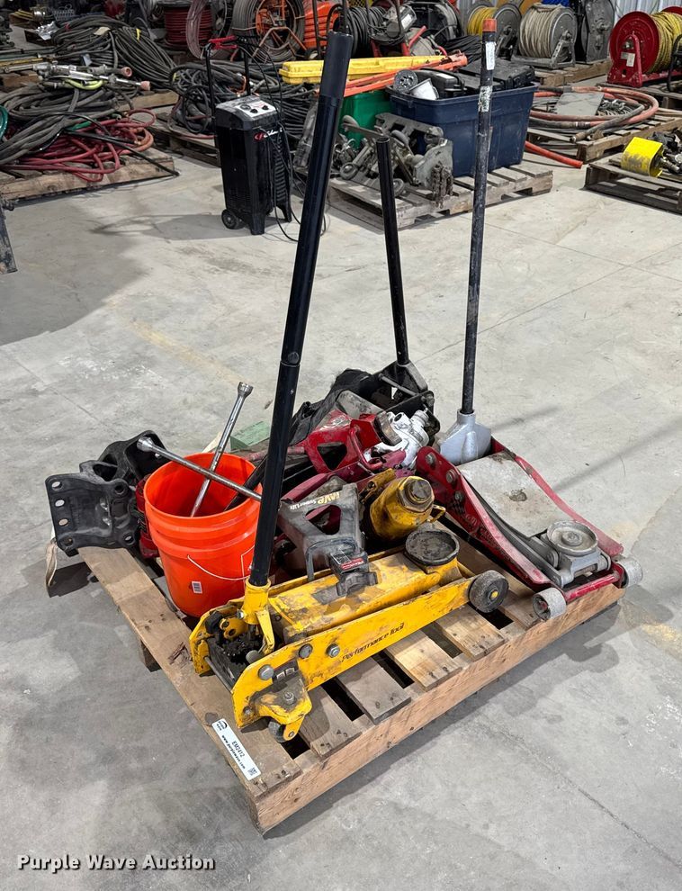 image for item EM2412 Assorted tools