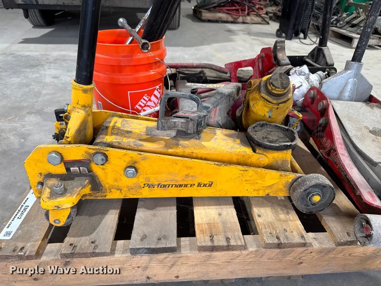 image for item EM2412 Assorted tools