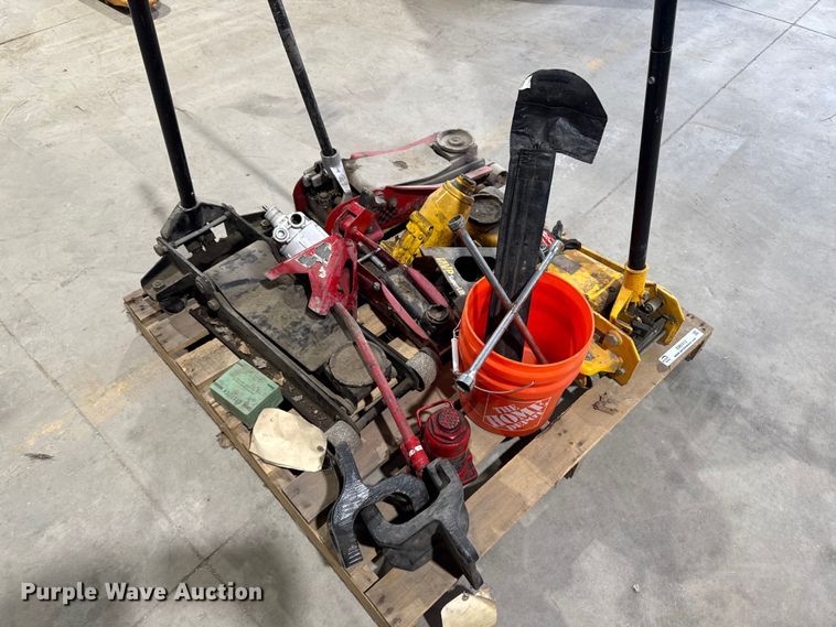 image for item EM2412 Assorted tools