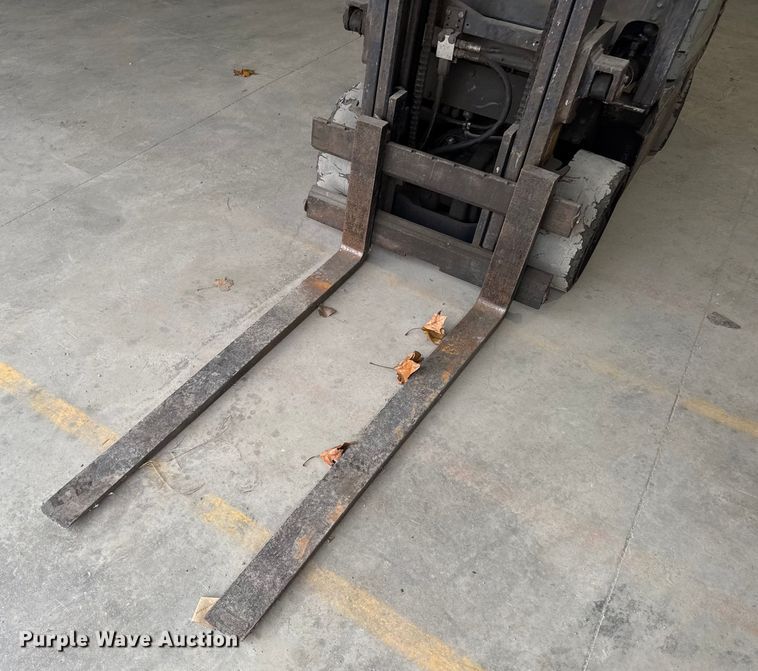 image for item EM2414 Komatsu FG25ST-11 forklift