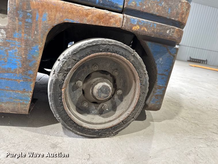 image for item EM2414 Komatsu FG25ST-11 forklift