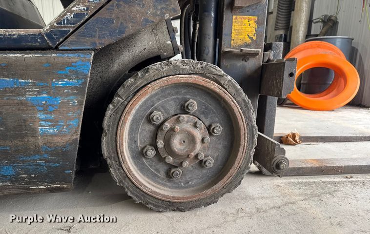 image for item EM2414 Komatsu FG25ST-11 forklift