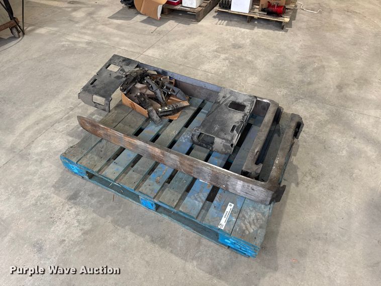 image for item EM2415 Skid steer attachments