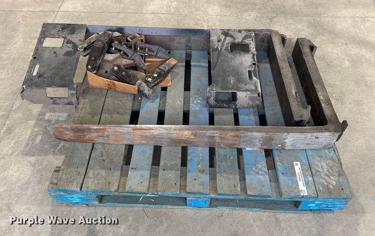 image for item EM2415 Skid steer attachments