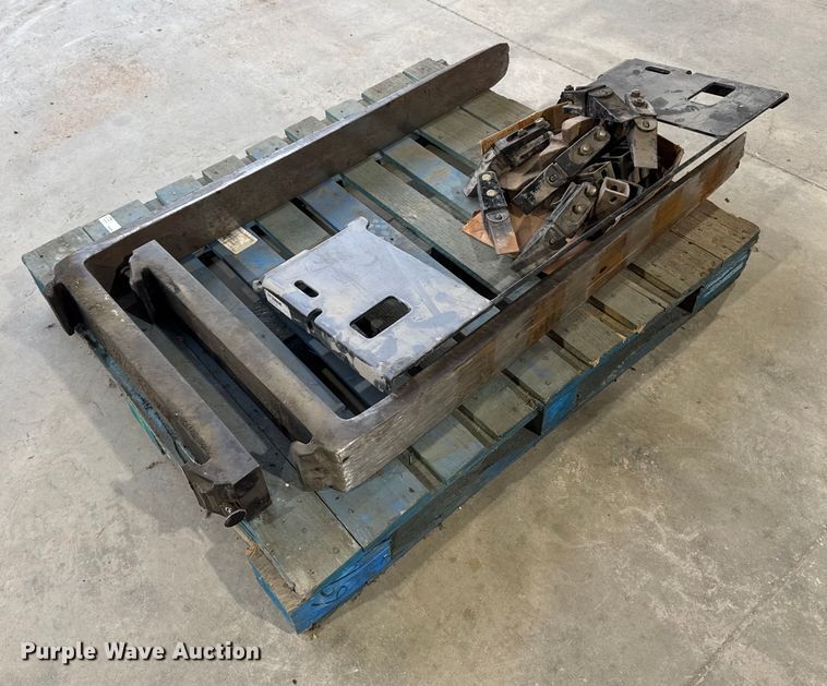 image for item EM2415 Skid steer attachments