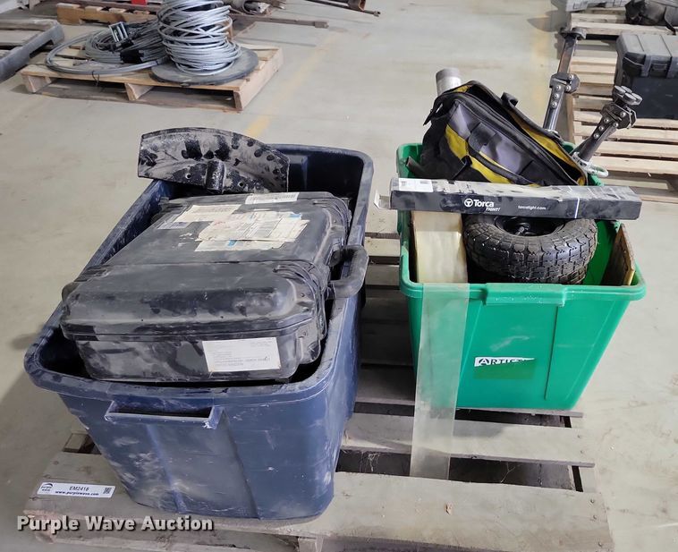 image for item EM2418 Assorted tools