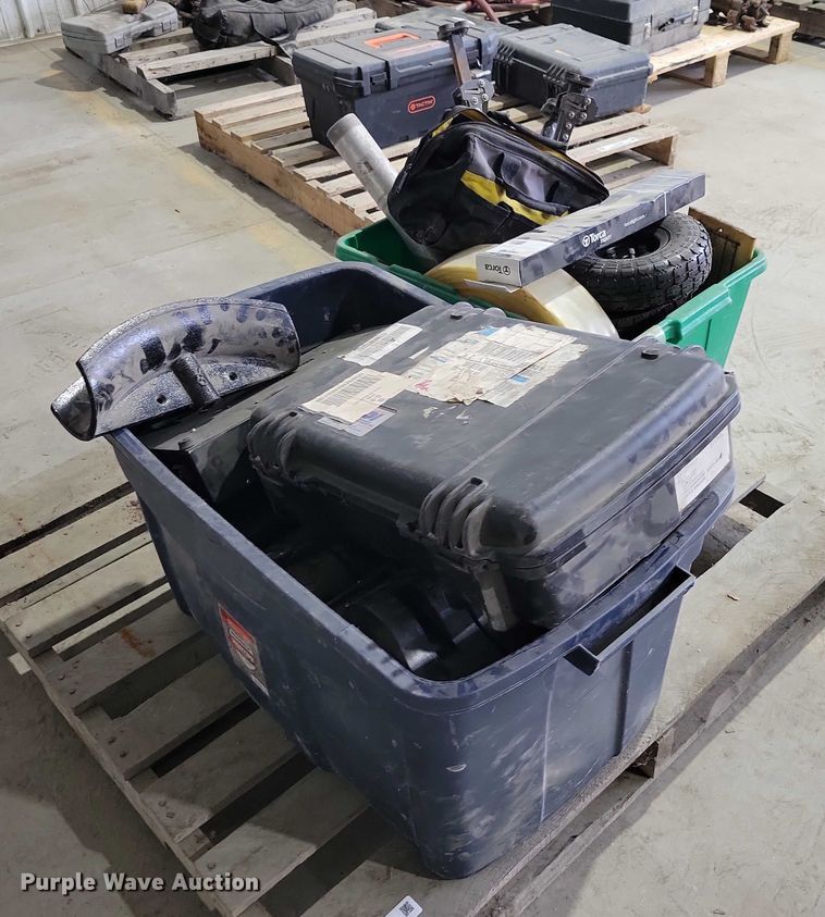 image for item EM2418 Assorted tools