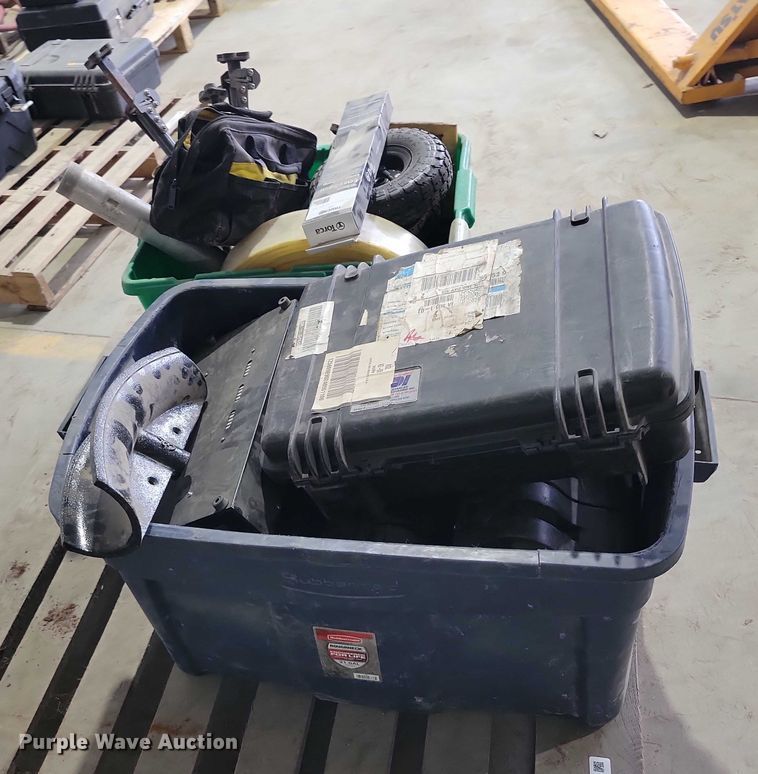 image for item EM2418 Assorted tools