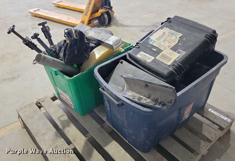 image for item EM2418 Assorted tools