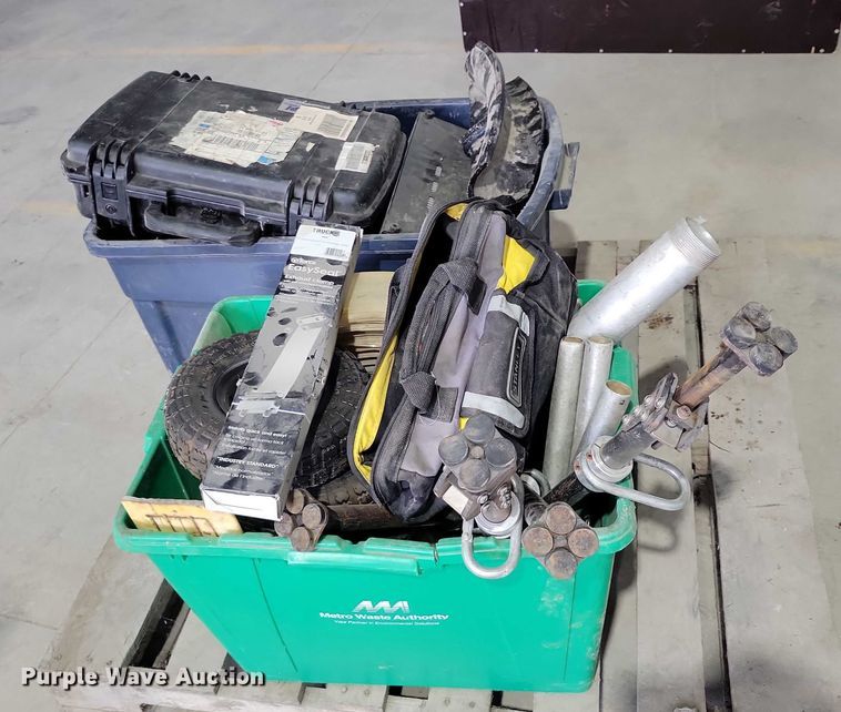 image for item EM2418 Assorted tools