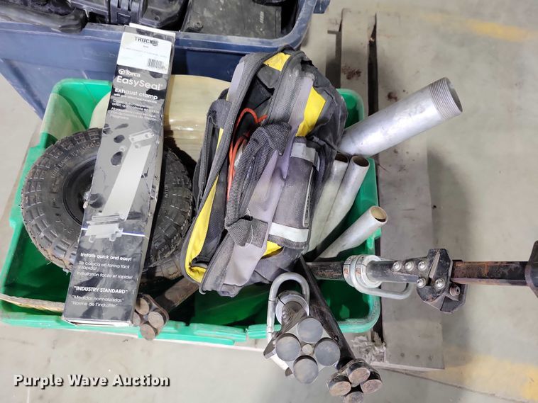 image for item EM2418 Assorted tools