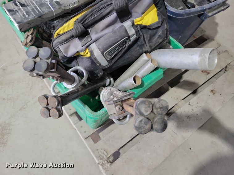 image for item EM2418 Assorted tools