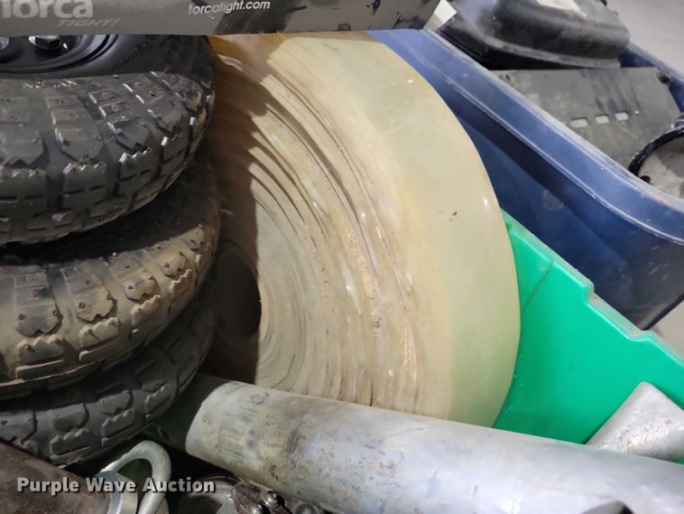 image for item EM2418 Assorted tools