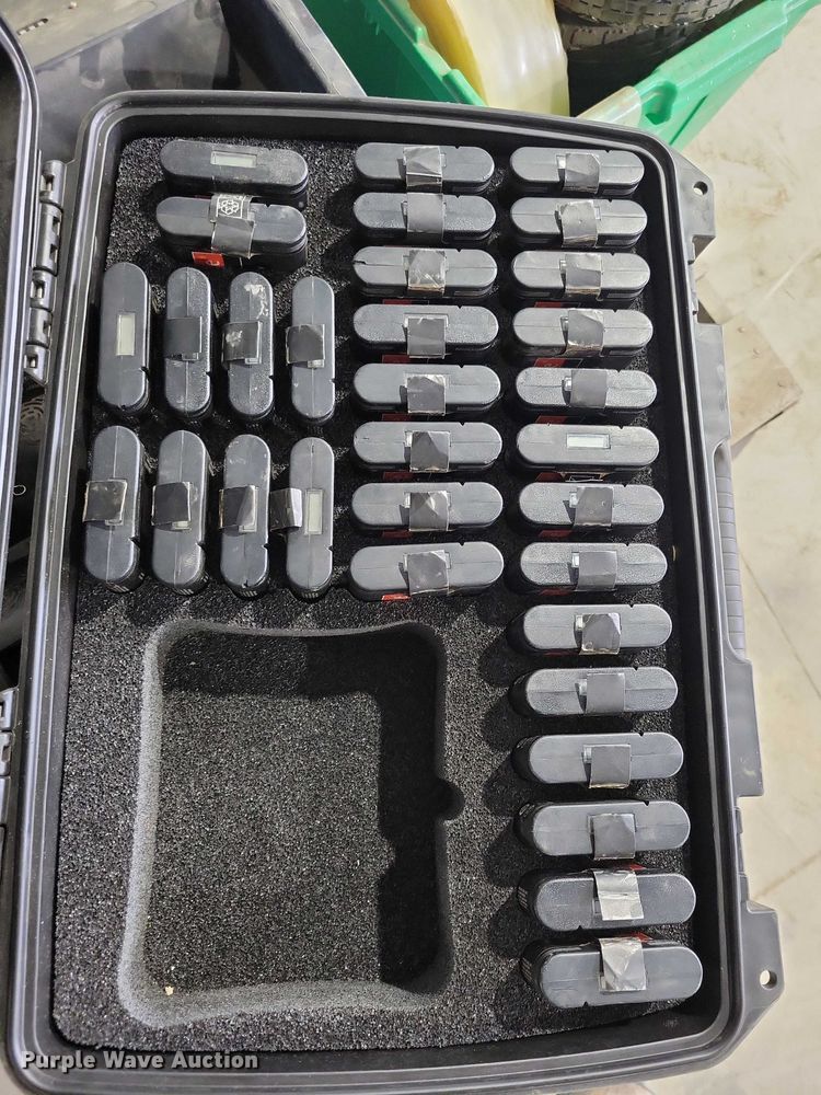 image for item EM2418 Assorted tools