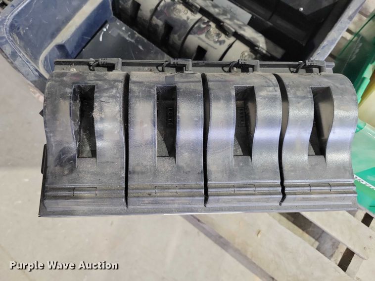 image for item EM2418 Assorted tools