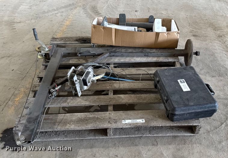 image for item EM2425 Assorted tools