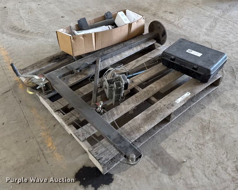 image for item EM2425 Assorted tools