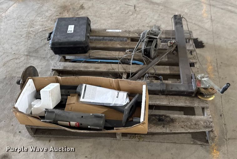 image for item EM2425 Assorted tools