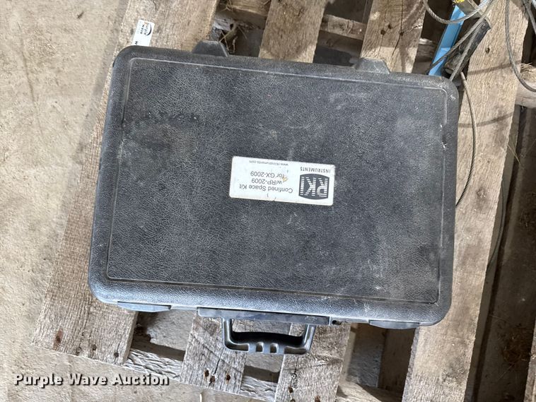 image for item EM2425 Assorted tools