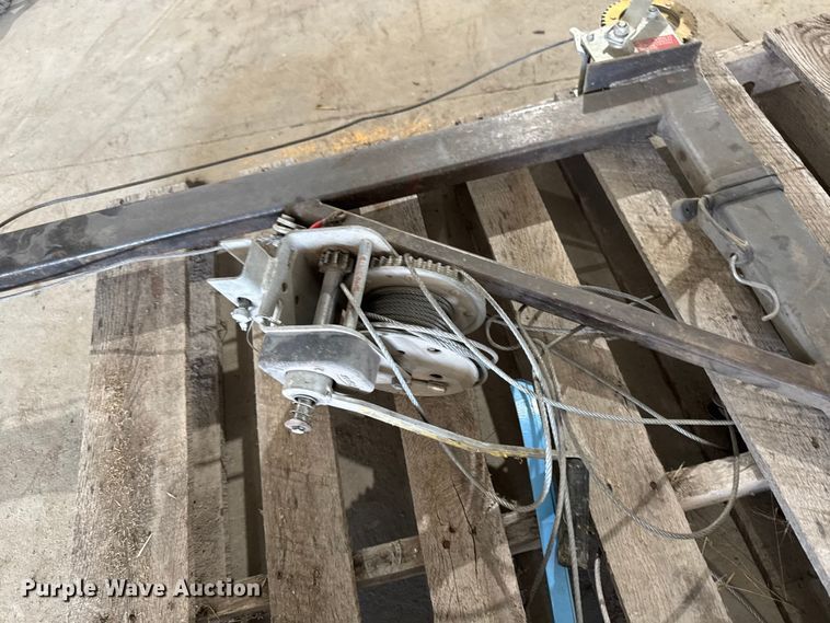 image for item EM2425 Assorted tools