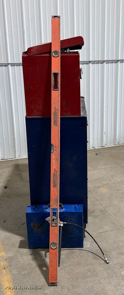 image for item EM2427 Assorted tools