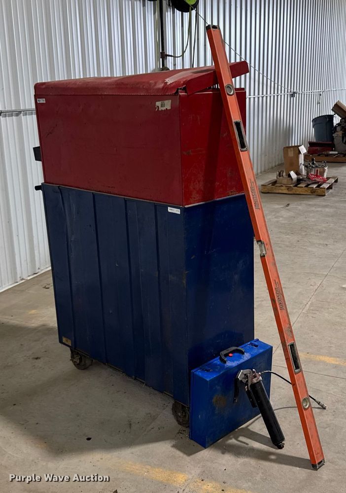 image for item EM2427 Assorted tools