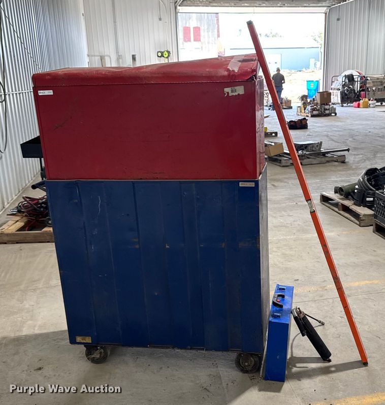 image for item EM2427 Assorted tools