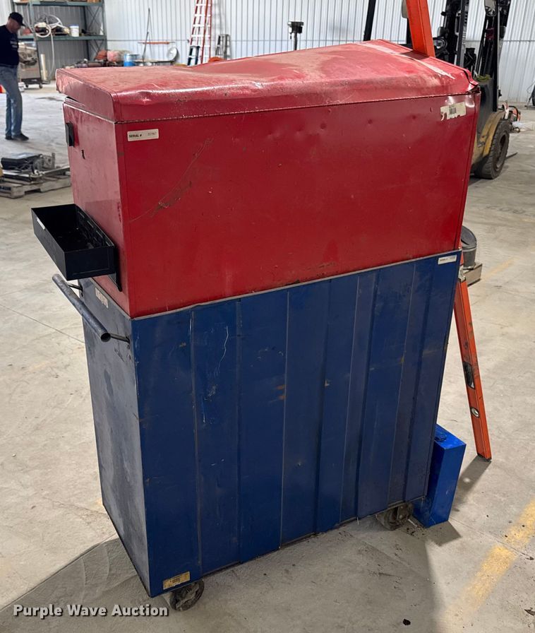 image for item EM2427 Assorted tools