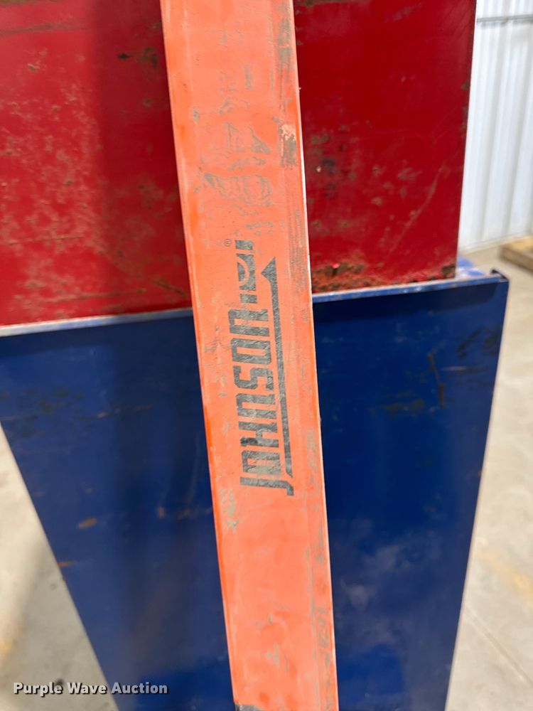 image for item EM2427 Assorted tools