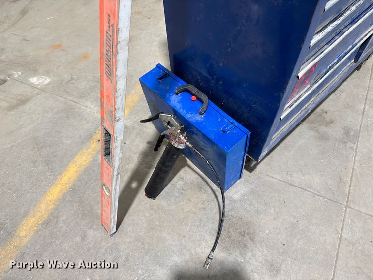 image for item EM2427 Assorted tools